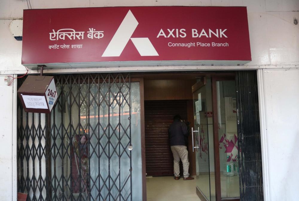 The Weekend Leader - Axis Bank introduces wearable devices for contactless transactions